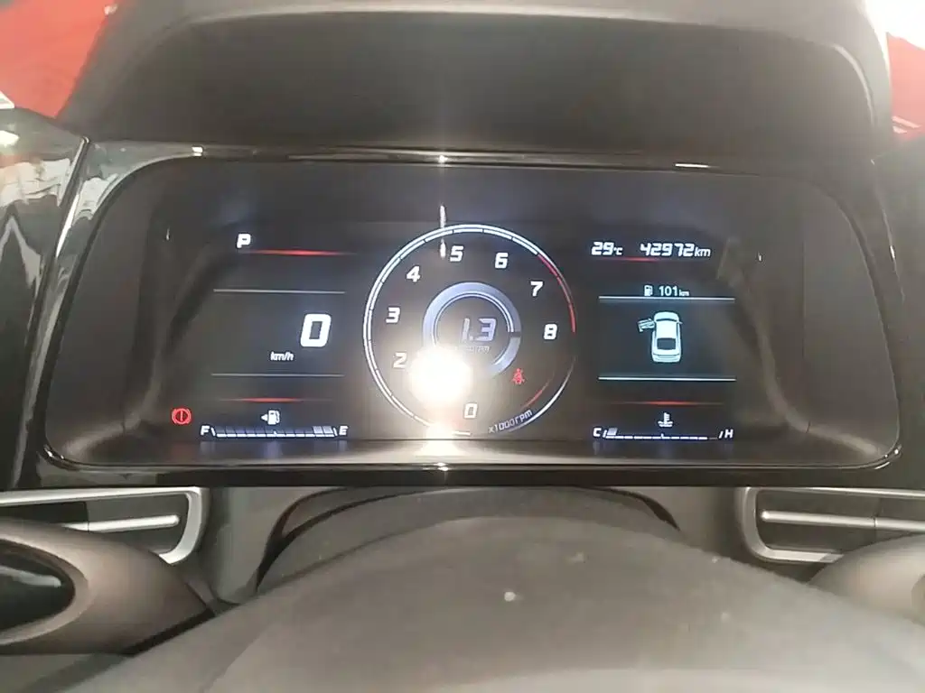 Hyundai Elantra 2023 — фото 12