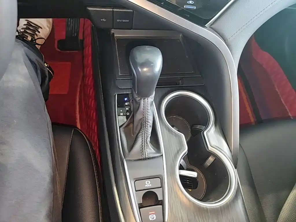 Toyota Camry 2022 — фото 14