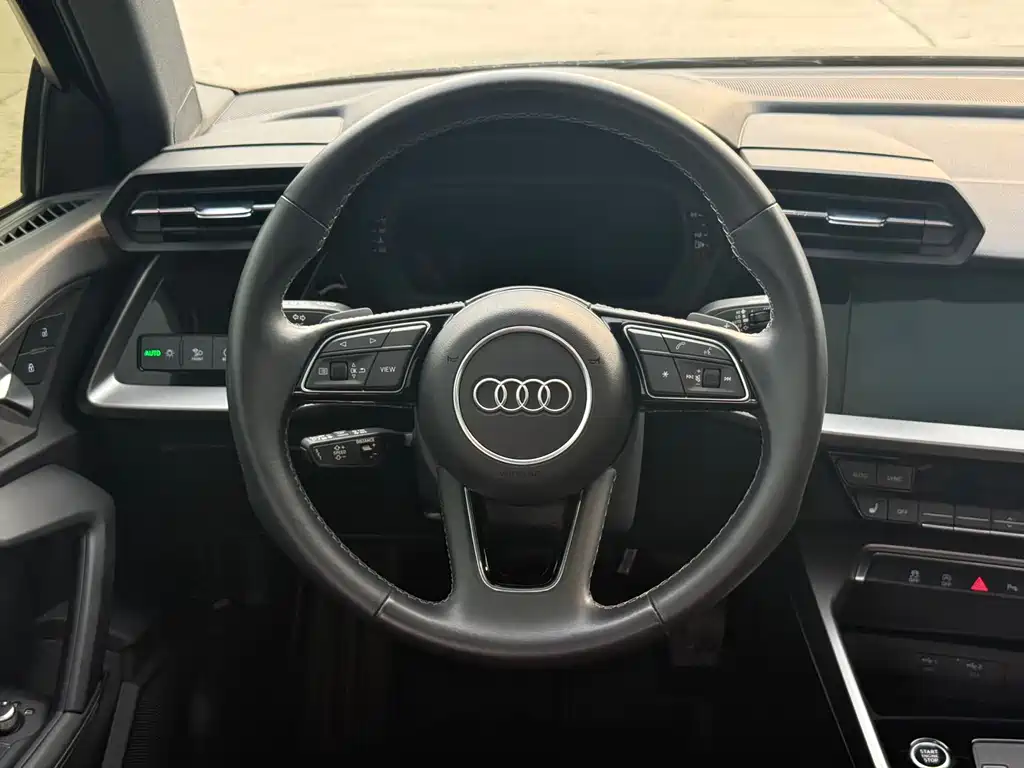 Audi A3 2023 — фото 17