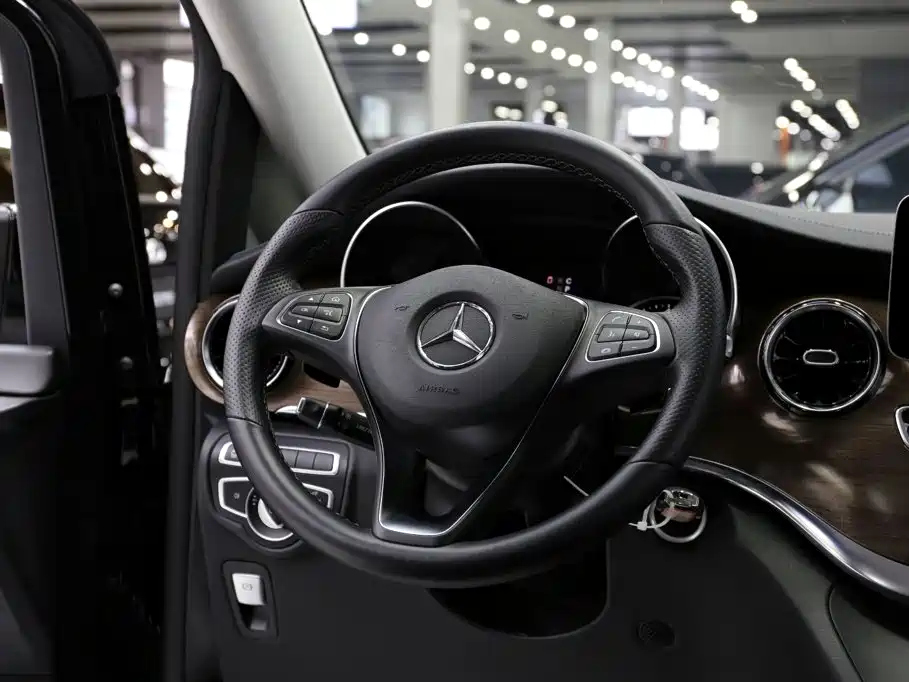 Mercedes-Benz V-Class 2022 — фото 13