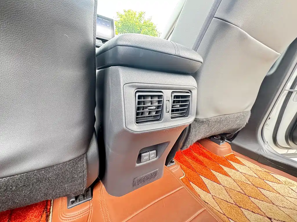 Toyota RAV4 2021 — фото 12