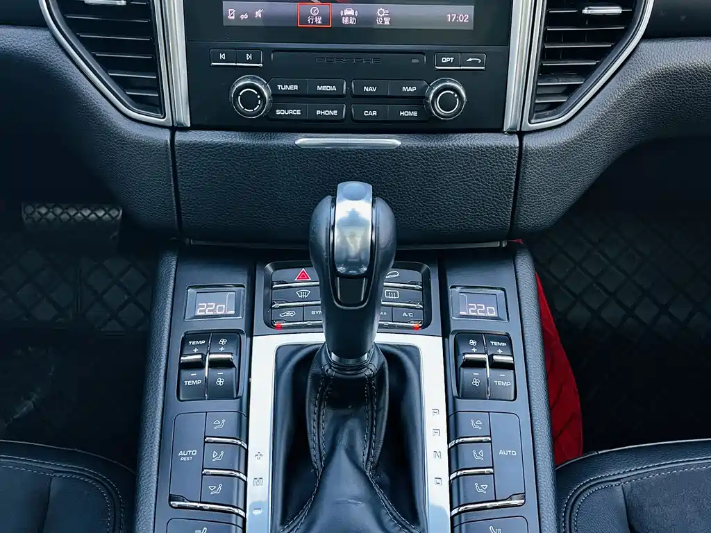 Porsche Macan 2018 — фото 14
