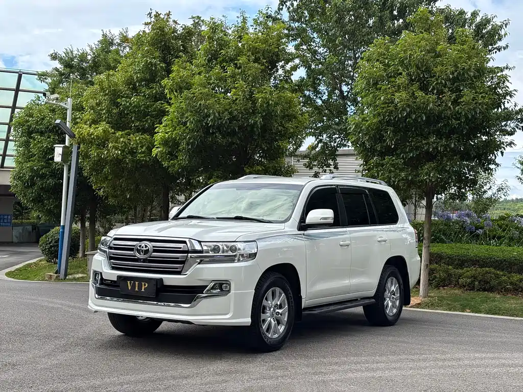 Toyota Land Cruiser 2018 — фото 1