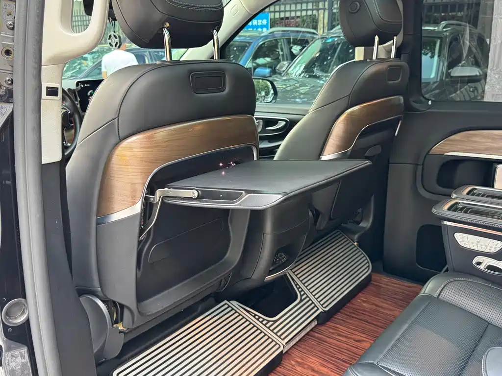 Mercedes-Benz V-Class 2023 — фото 12