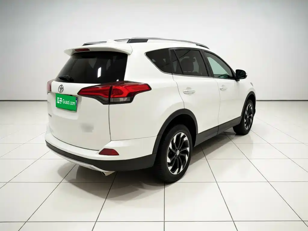 Toyota RAV4 2016 — фото 6