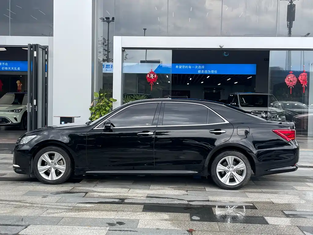 Toyota Crown 2017 — фото 3