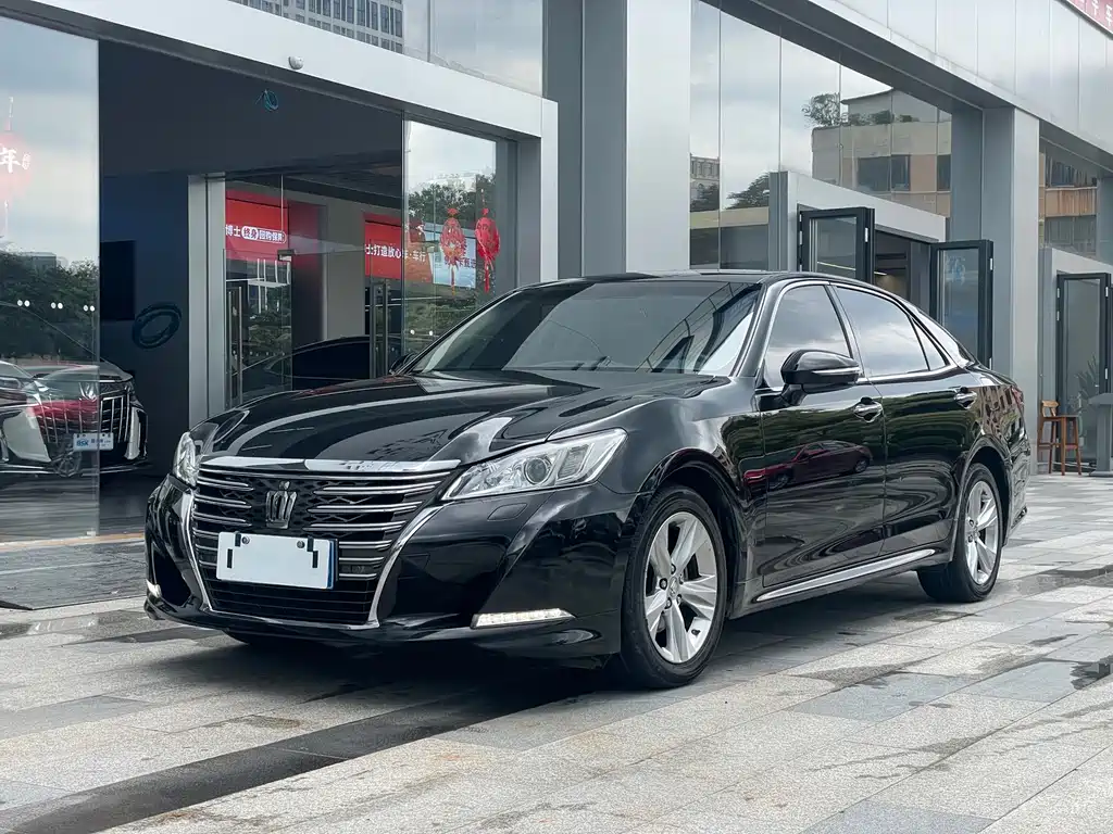 Toyota Crown 2017 — фото 17