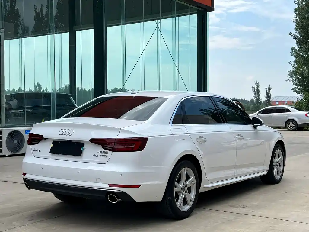 Audi A4L 2018 — фото 5
