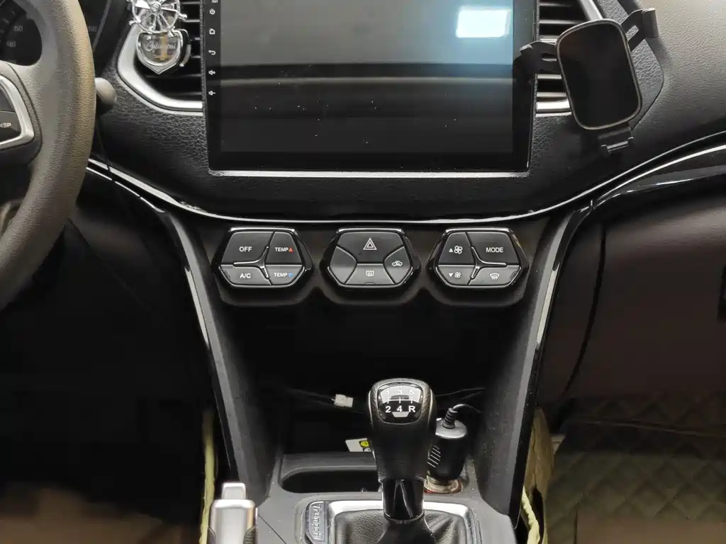 GAC Motor Trumpchi GS4 2015 — фото 18