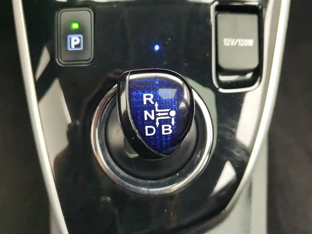 Toyota Corolla Hybrid 2022 — фото 13