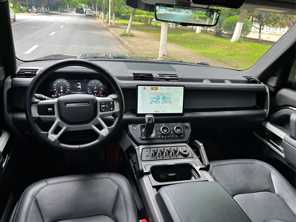 Land Rover Defender 2024 — фото 13