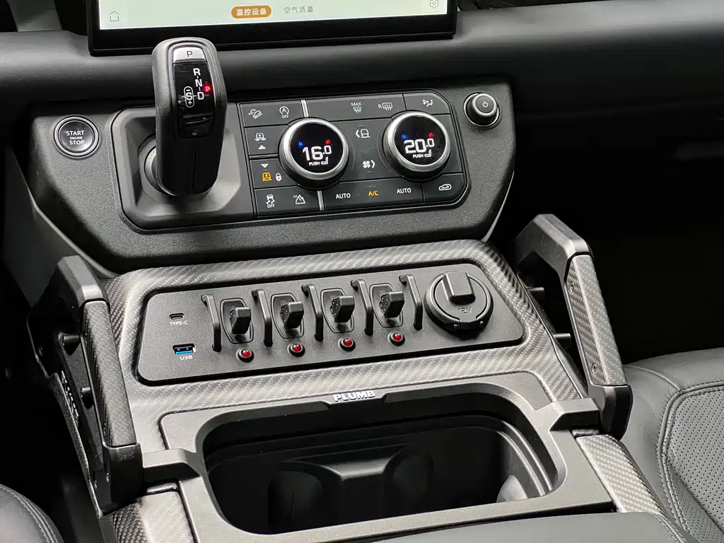 Land Rover Defender 2024 — фото 16
