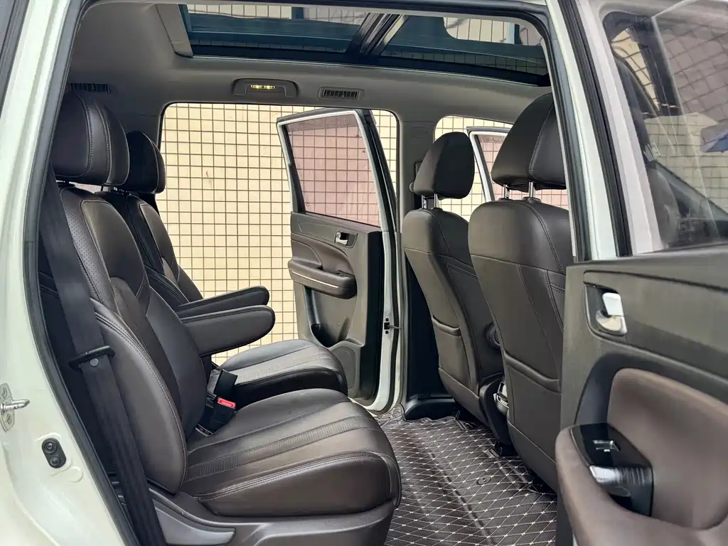 GAC Trumpchi M6 2019 — фото 15