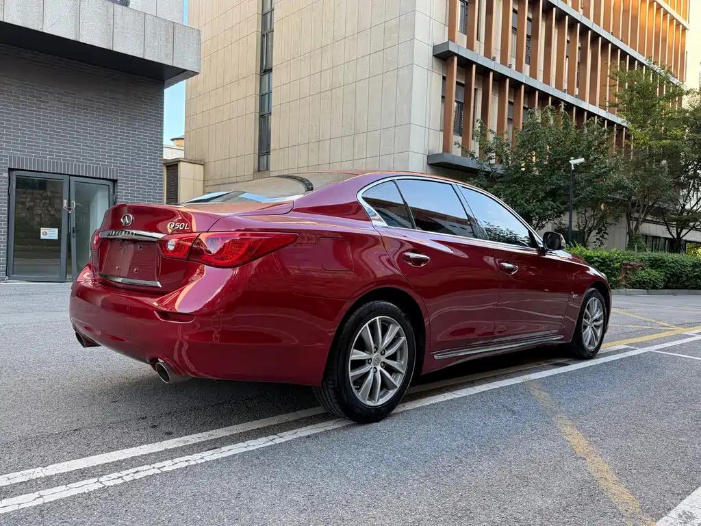 Infiniti Q50L 2017 — фото 23