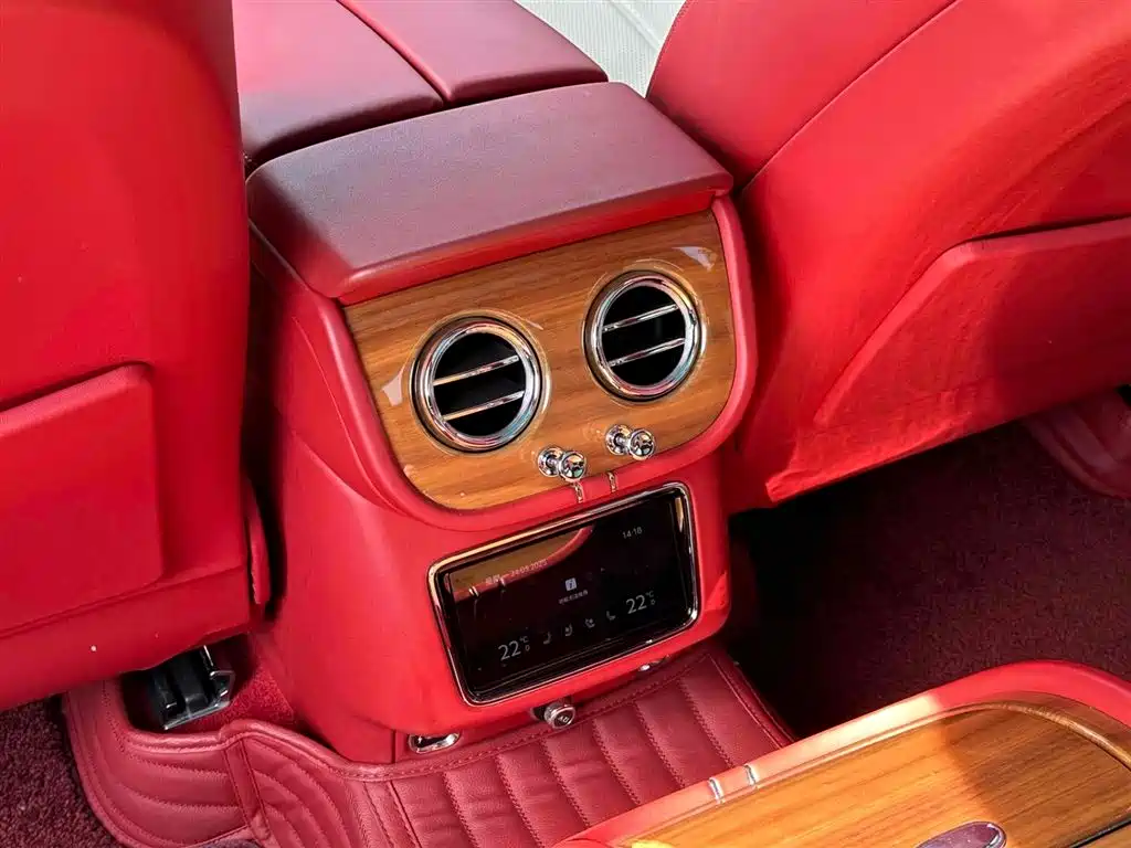 Bentley Bentayga 2022 — фото 14