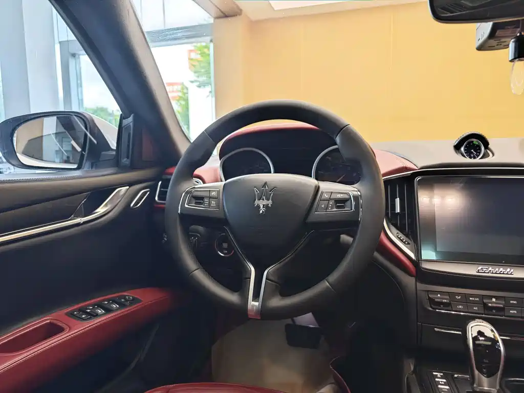 Maserati Ghibli 2018 — фото 14