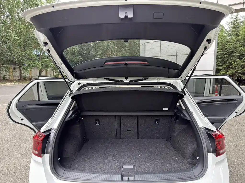 Volkswagen T-Roc 2023 — фото 12