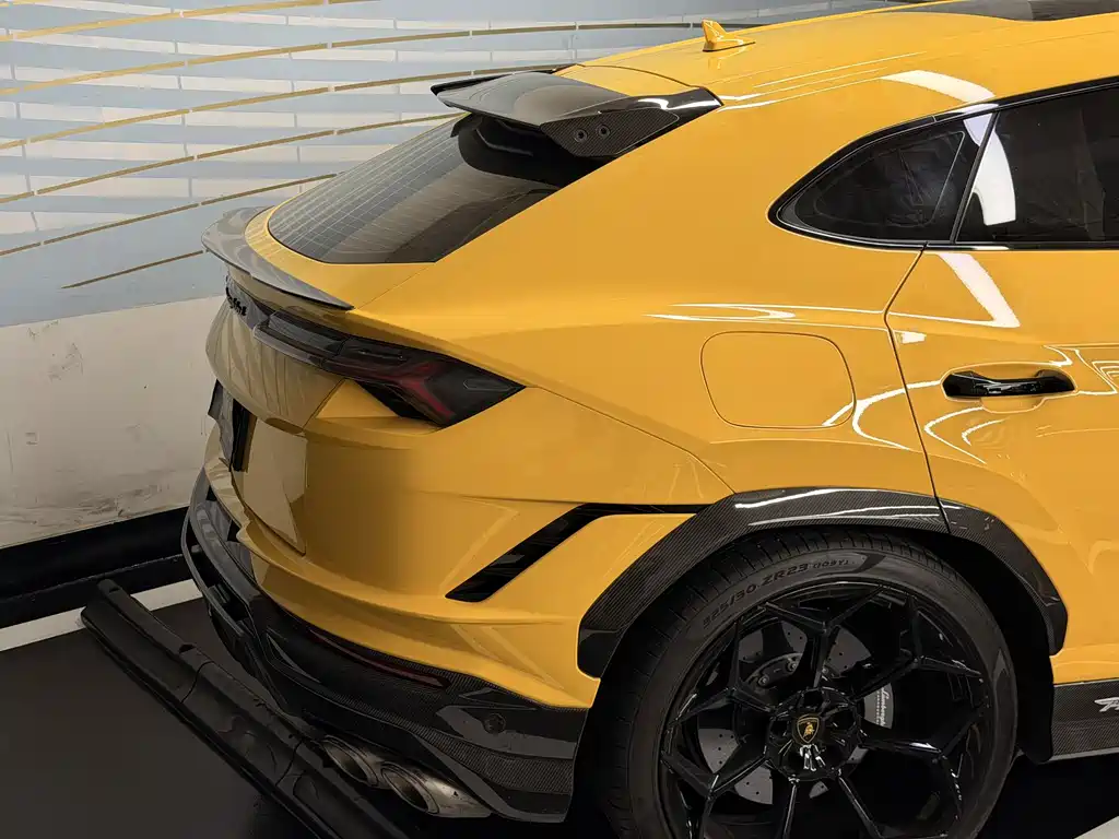 Lamborghini Urus 2023 — фото 13