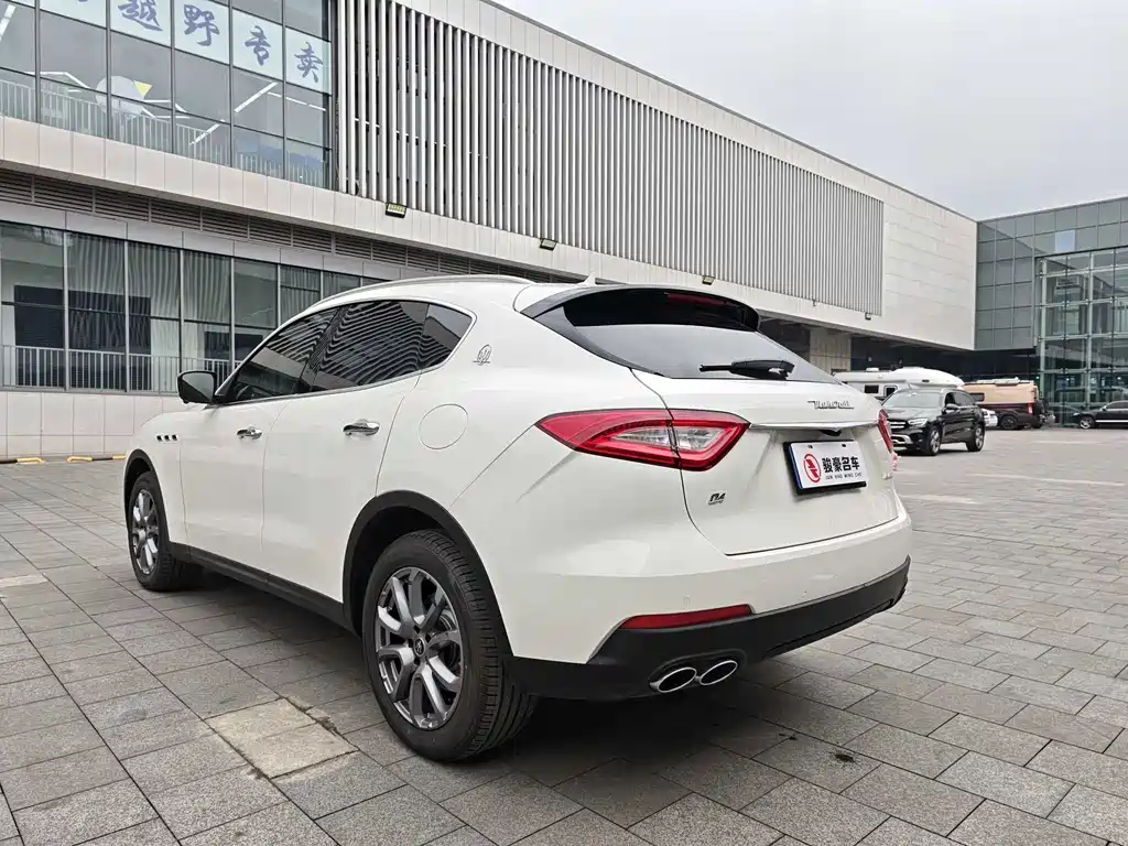 Maserati Levante 2021 — фото 31