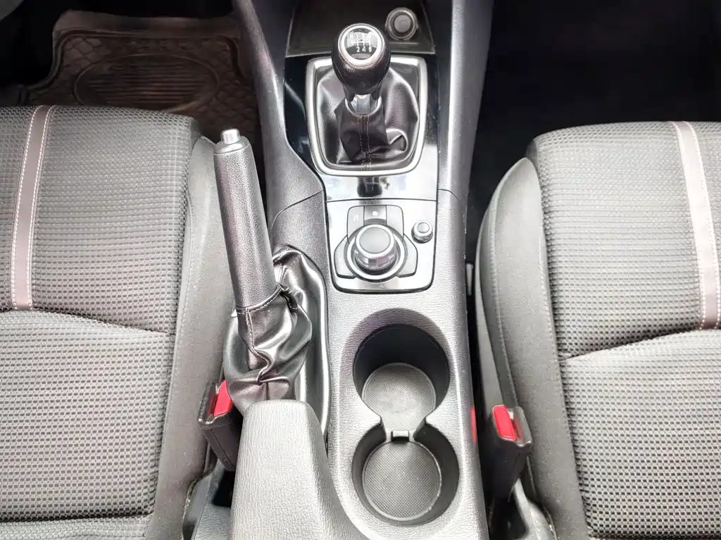 Mazda 3 Axela 2017 — фото 16