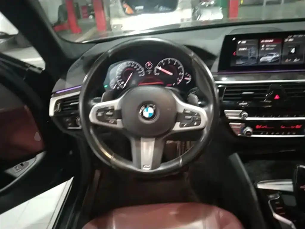 BMW 5 Series 2018 — фото 17