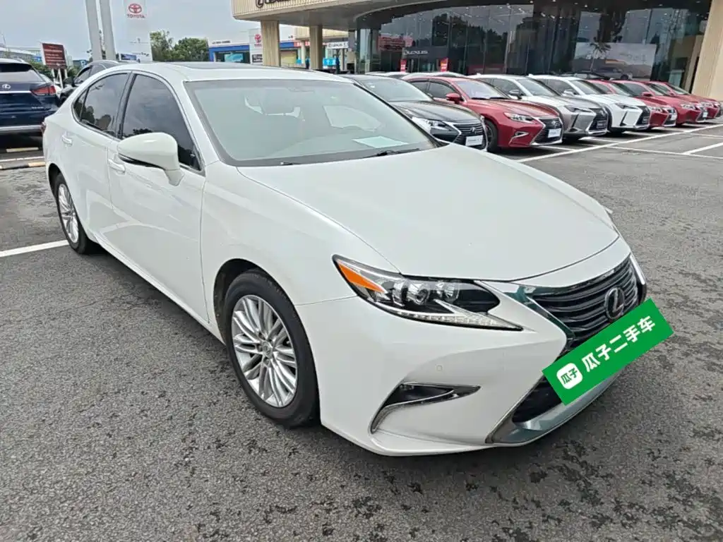 Lexus ES 2018 — фото 4