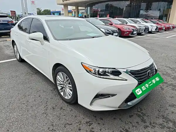 Lexus ES 2018