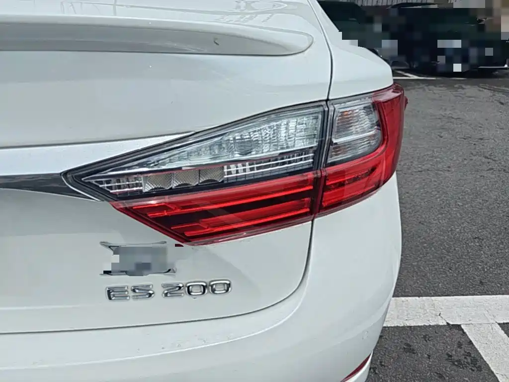 Lexus ES 2018 — фото 8