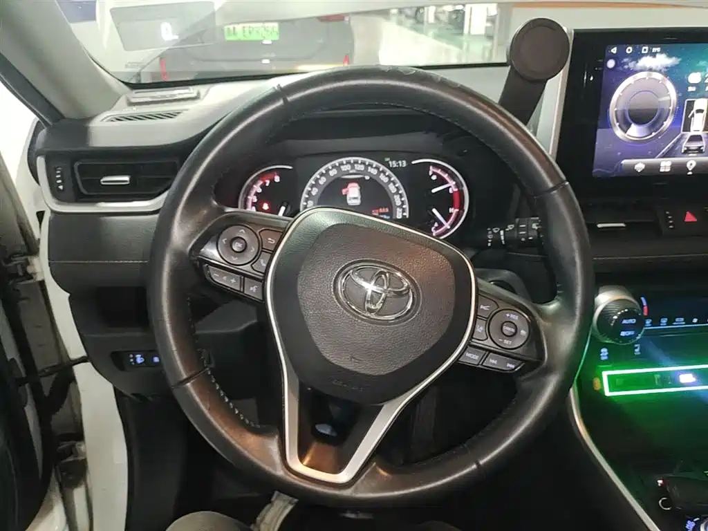 Toyota RAV4 2020 — фото 11