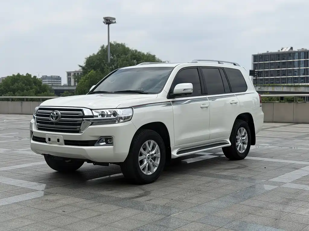 Toyota Land Cruiser 2019 — фото 1