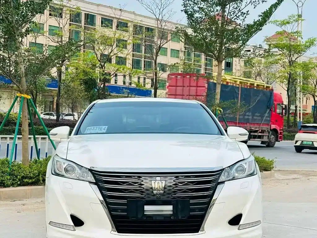 Toyota Crown 2018 — фото 2