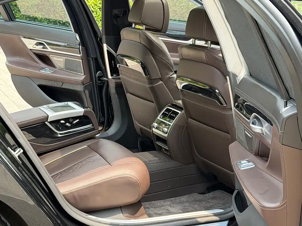 BMW 7 Series 2021 — фото 12