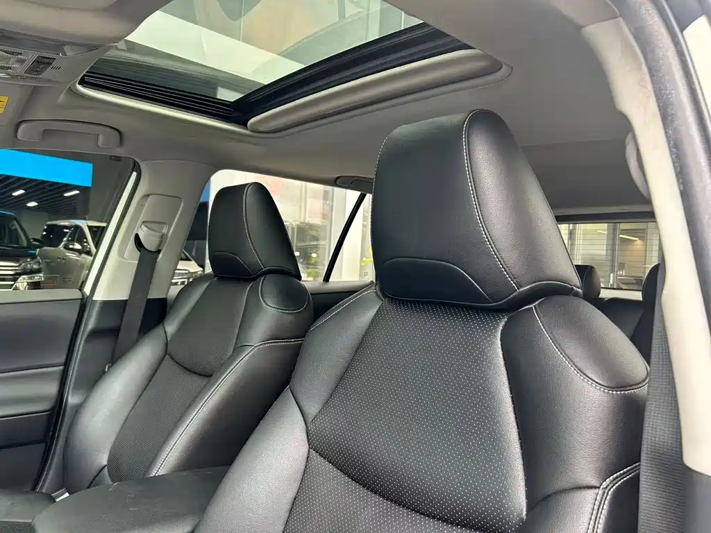 Toyota RAV4 2020 — фото 10