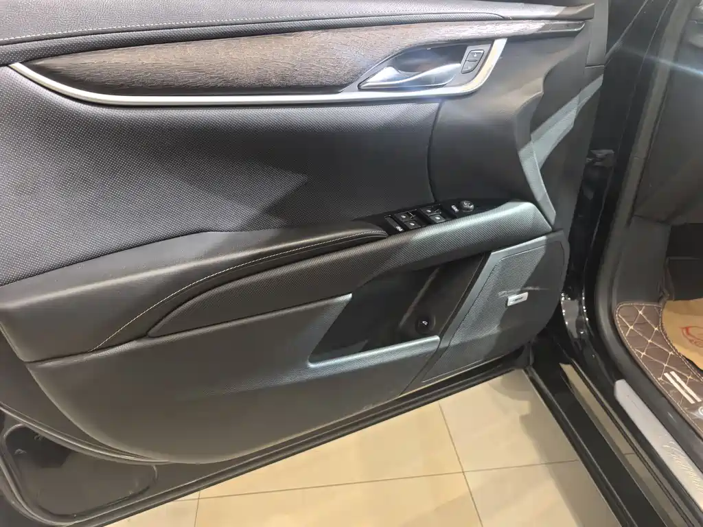 Cadillac XTS 2018 — фото 14