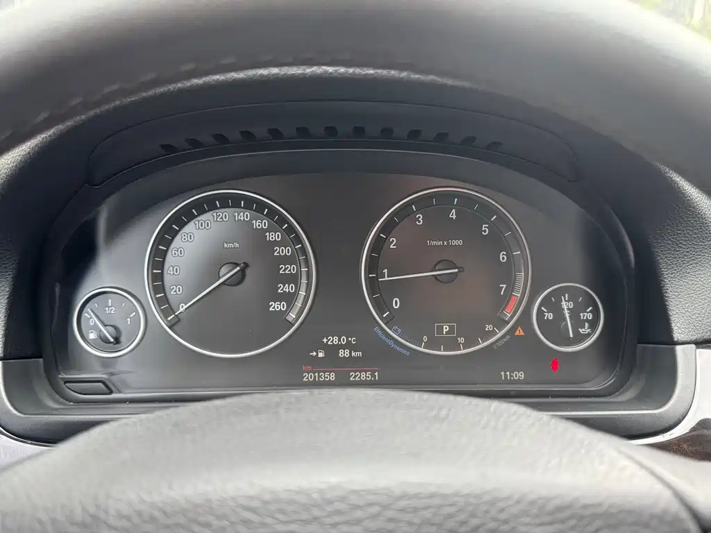 BMW 5 Series 2015 — фото 12