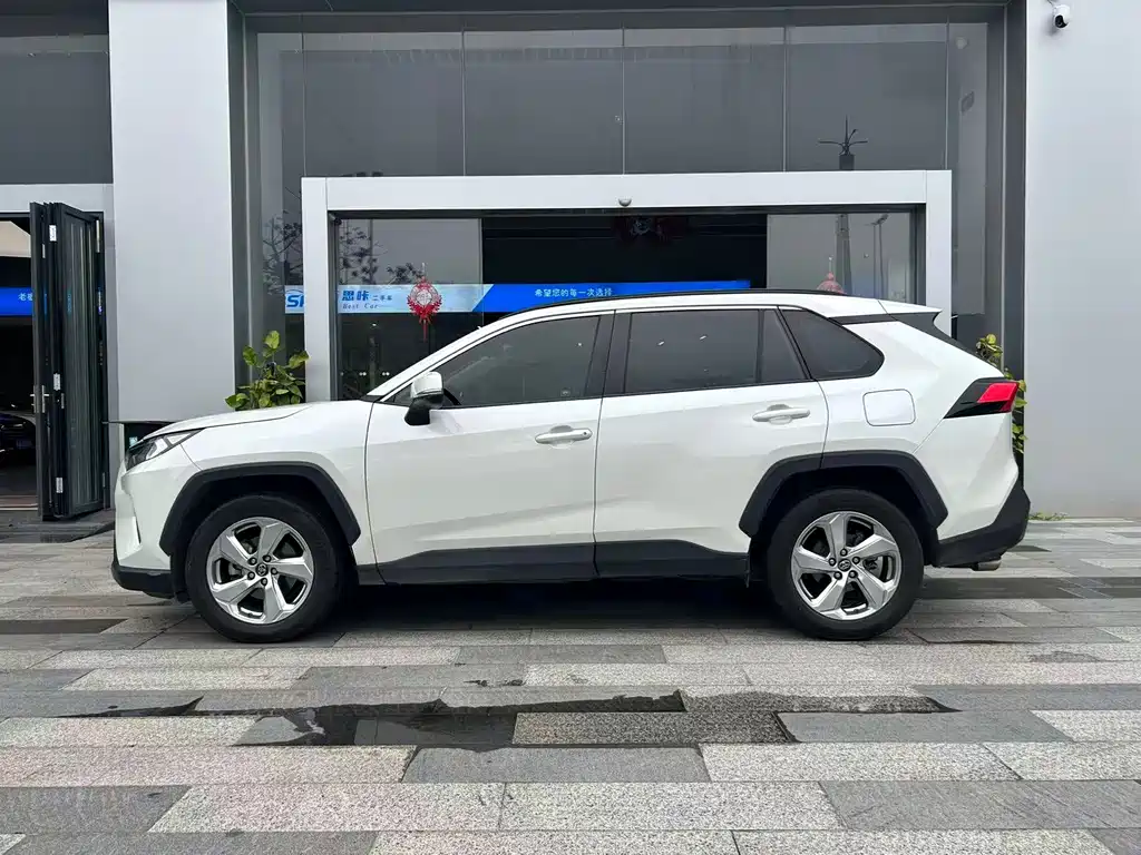 Toyota RAV4 2020 — фото 3