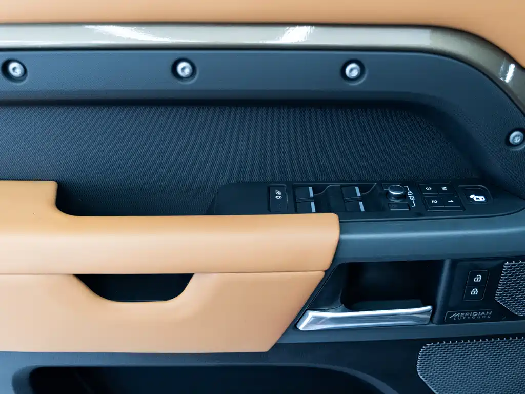 Land Rover Defender 2022 — фото 14