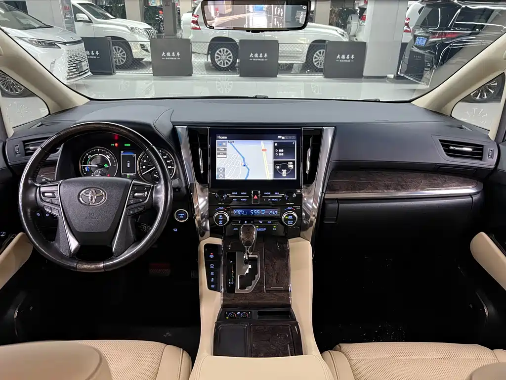 Toyota Alphard 2020 — фото 18