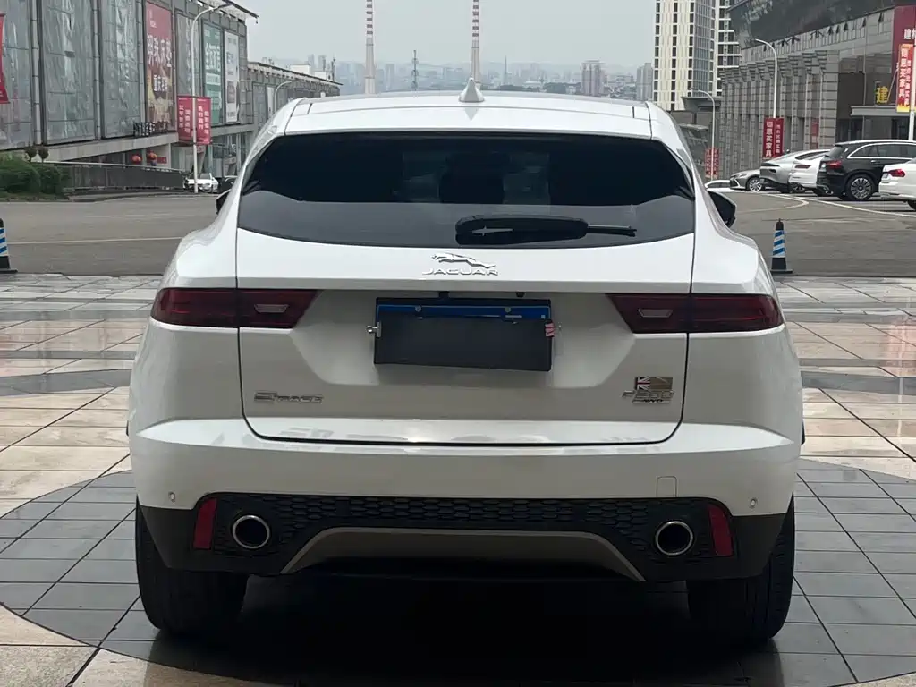 Jaguar E-PACE 2018 — фото 17