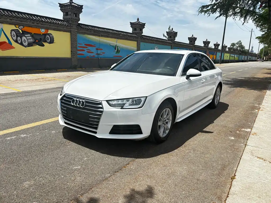 Audi A4L 2017 — фото 1