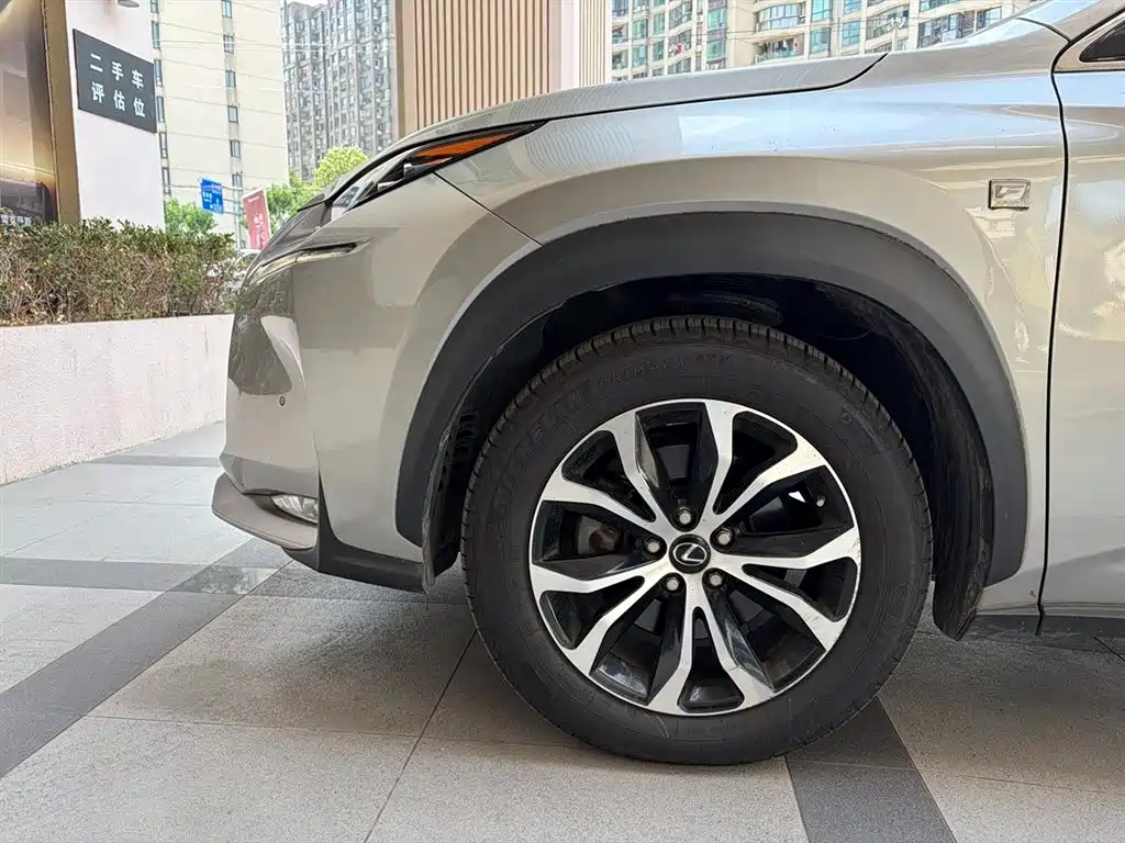 Lexus NX 2015 — фото 11