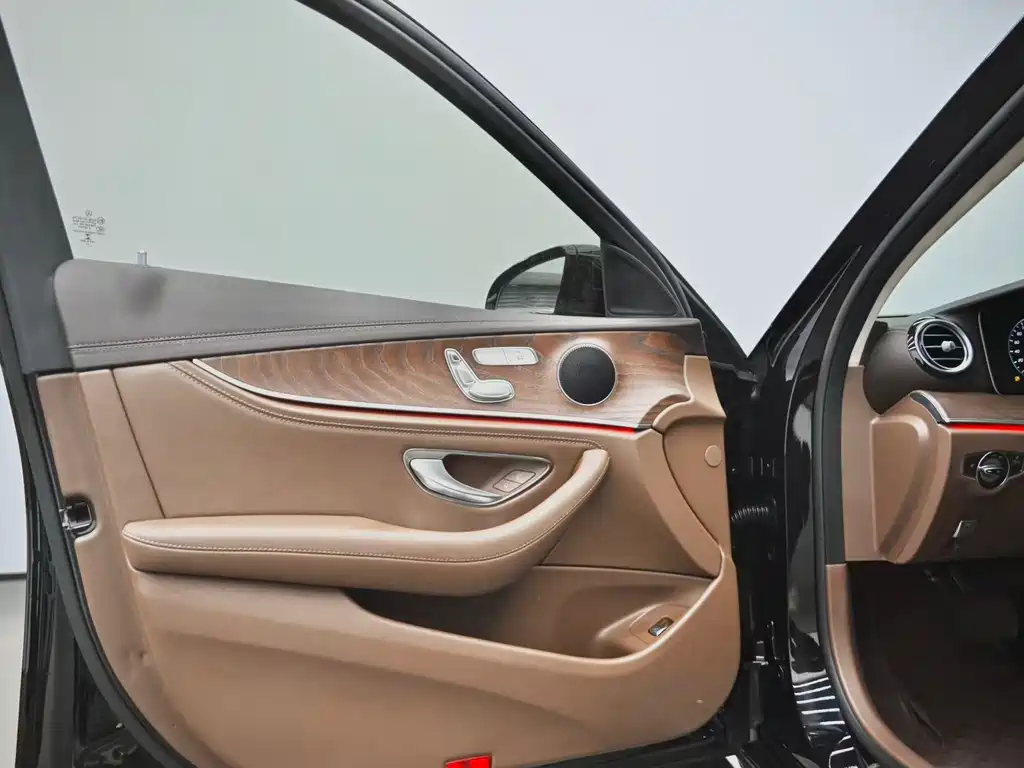 Mercedes-Benz E-Class 2023 — фото 23