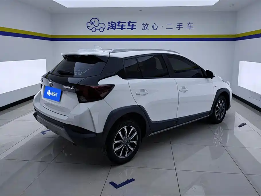 Toyota Yaris L 2021