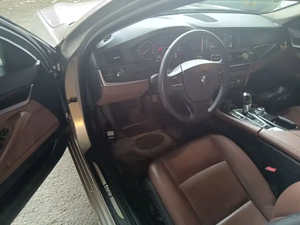 BMW 5 Series 2015 — фото 16