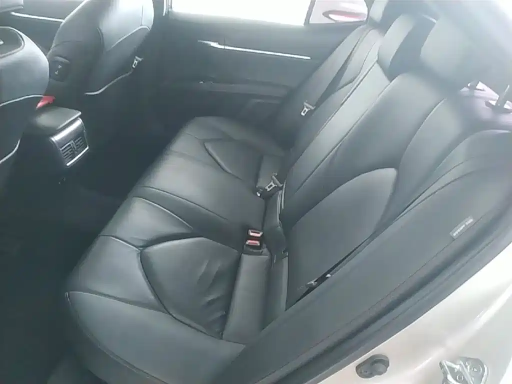 Toyota Camry 2021 — фото 17
