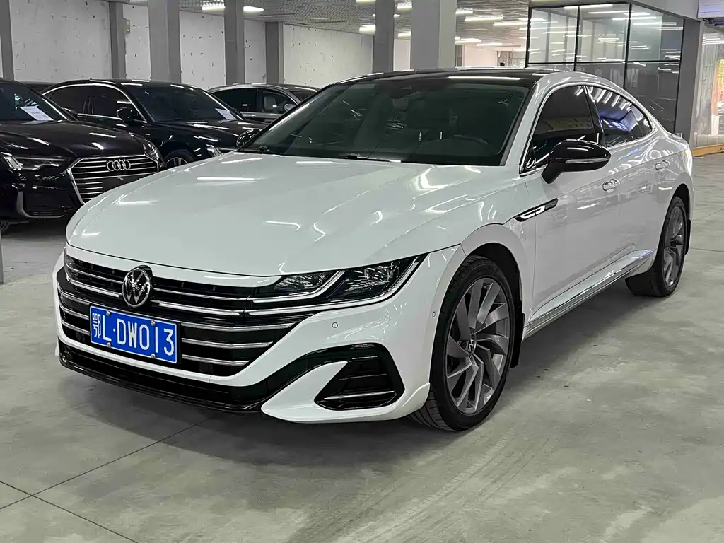 Volkswagen CC 2023 — фото 1