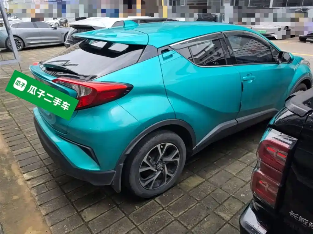 Toyota C-HR 2018 — фото 12