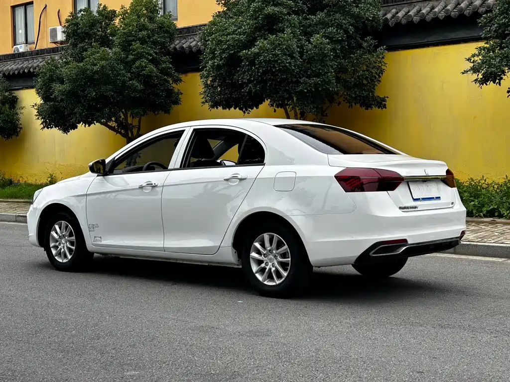 Geely Emgrand 2020 — фото 15