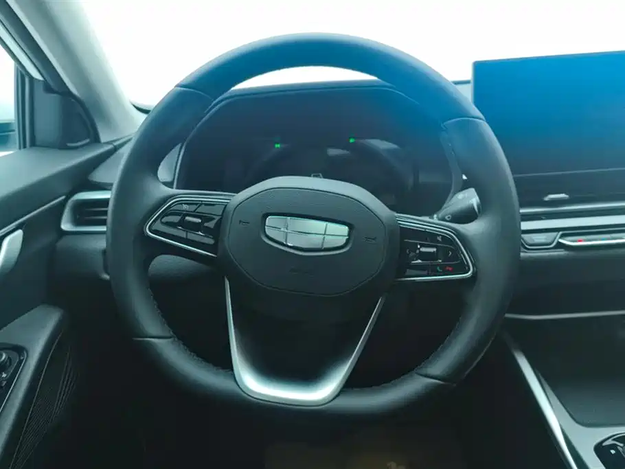 Geely Emgrand 2025 — фото 15