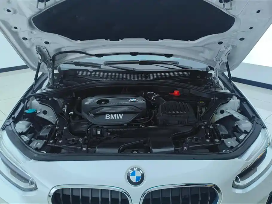 BMW 1 Series 2019 — фото 10